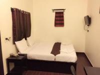 Tonle Khmer Guesthouse & Skybar